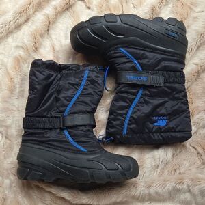 SOREL FLURRY BLACK AND BLUE TRIM WINTER SNOW BOOTS, SIZE 7